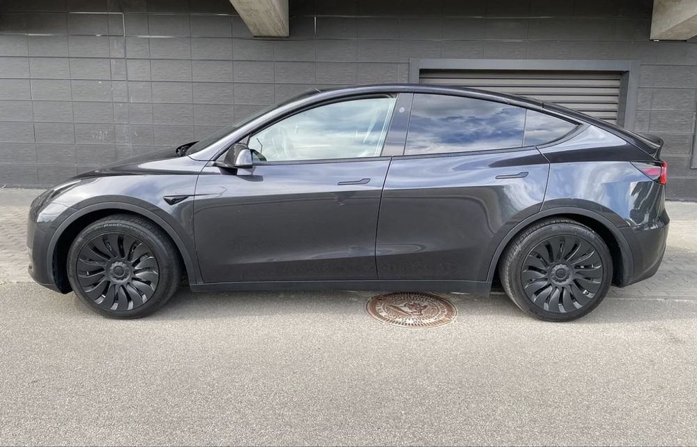Tesla Model Y 2024