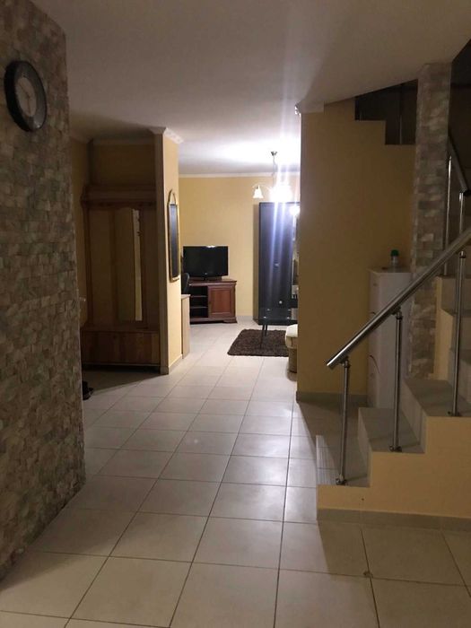 Здам будинок 2 поверхи ,80 м 3 Слобідська,є заїзд