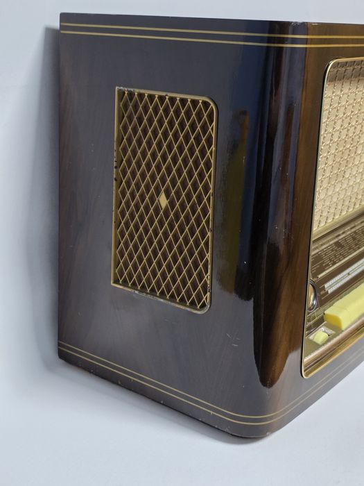 Rádio antigo reparado SABA