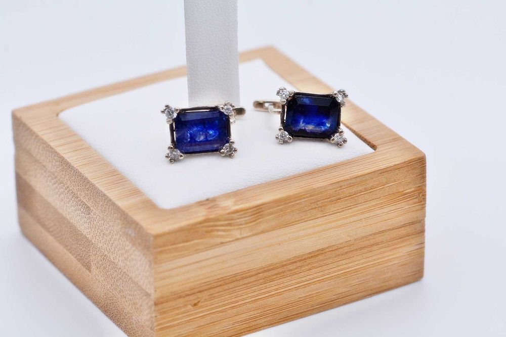 Eleganckie i wytworne kolczyki duże szafiry szlif szmaragdowy brylanty