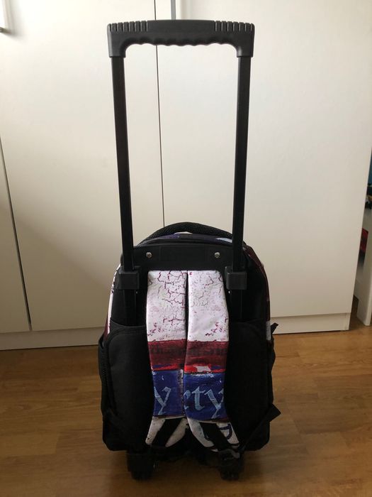 Mochila escolar com rodas nova
