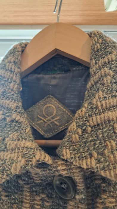 Casaco comprido pelo joelho Benetton, mulher em bom estado