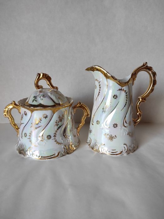 Сахарница , молочник.