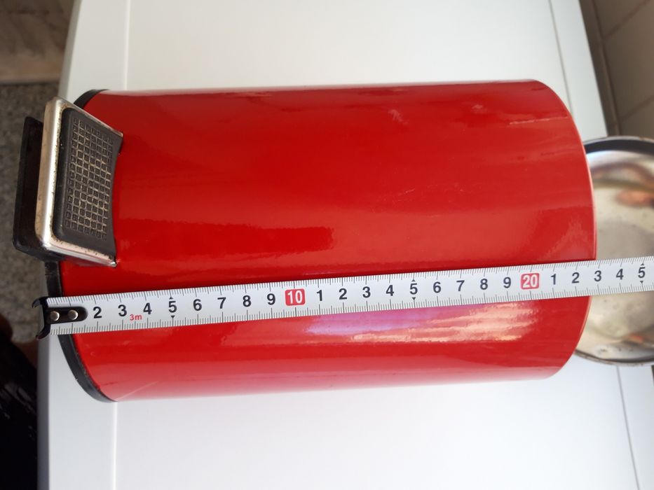 Caixote do lixo vermelho pequeno (usado)