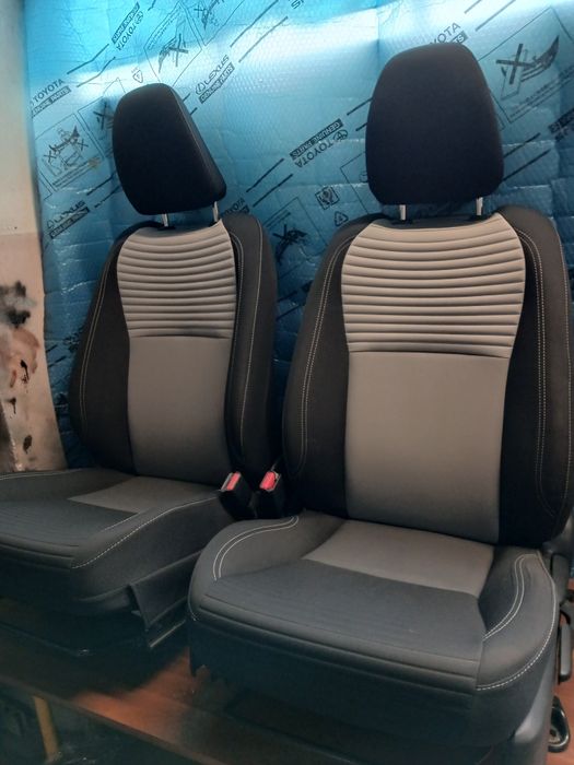 Przekladka vana fotele kanapa  TOYOTA YARIS III hybryda
