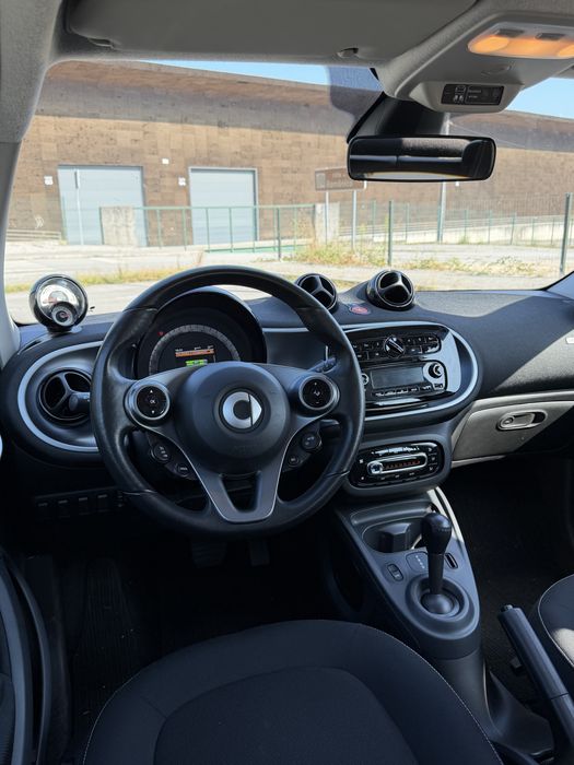 Smart ForFour eletrico 40.000km com gatantia ate dezembro 2027 na marca