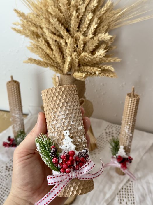 Набір новорчіних свічок з вощини