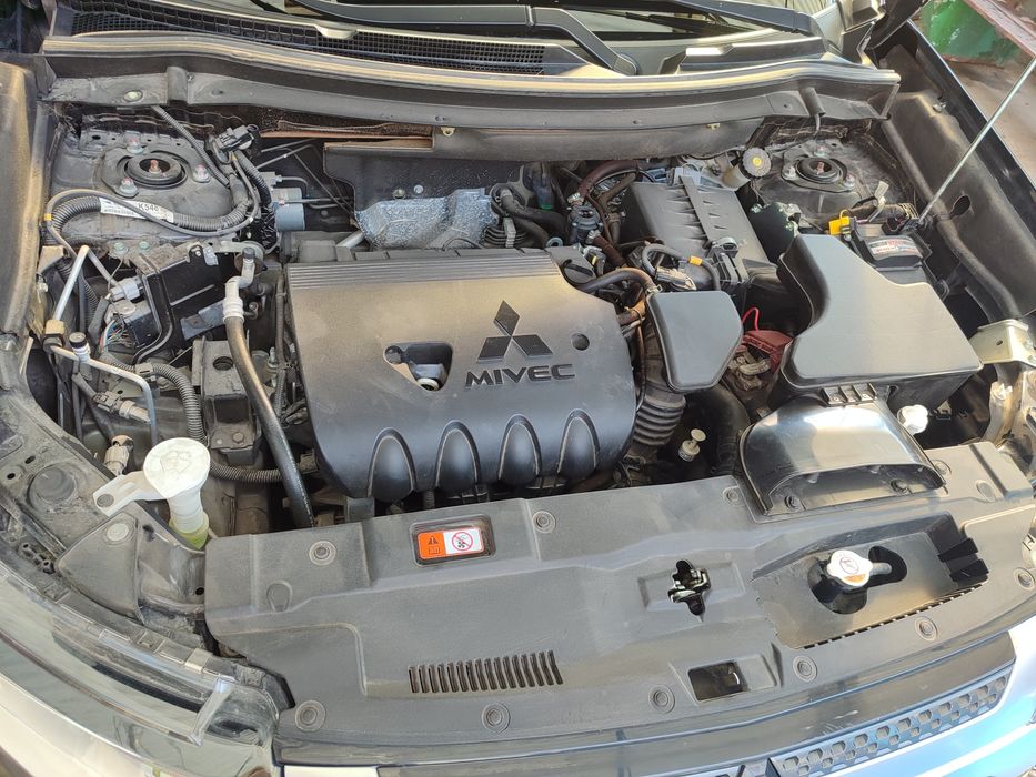 Митсубиси отлендер