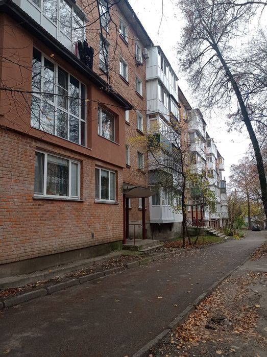 Продам трикімнатну квартиру, м.Біла Церква .Під власний ремонт.