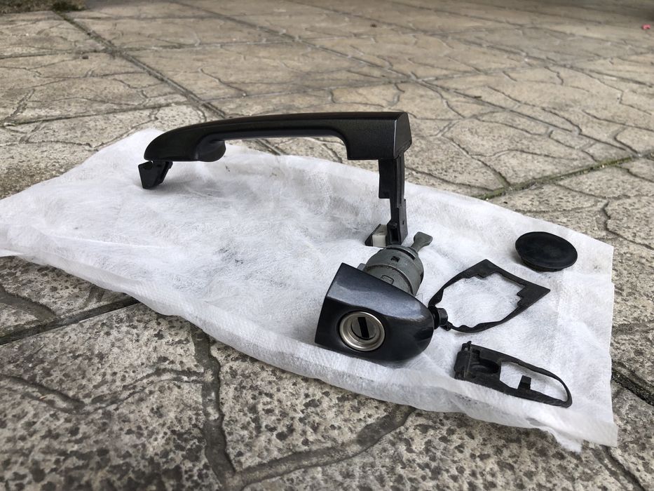 Комплект ручка водійської дверці Kia ceed