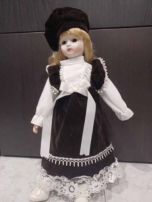 Bonecas de porcelana variadas