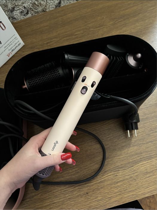 Продам Dyson Airwrap i.d. HS08 Straight+Wavy