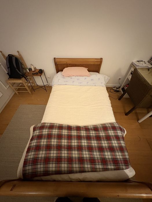 Cama em madeira solteiro