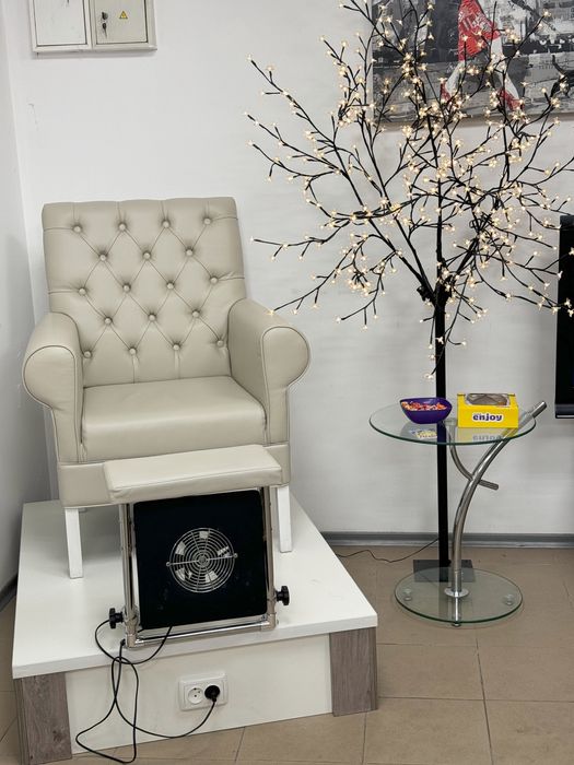 Продам педикюрне крісло з подіумом