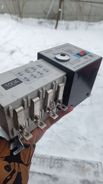 Автоматичний перемикач джерела живлення 4полюси 125А 400VAC