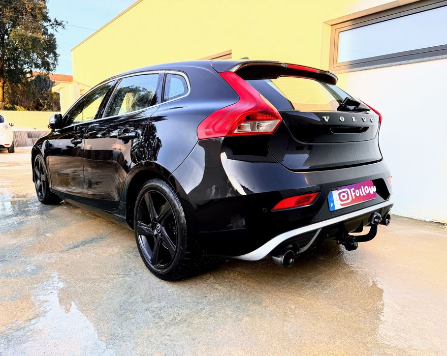 Volvo v40 r design