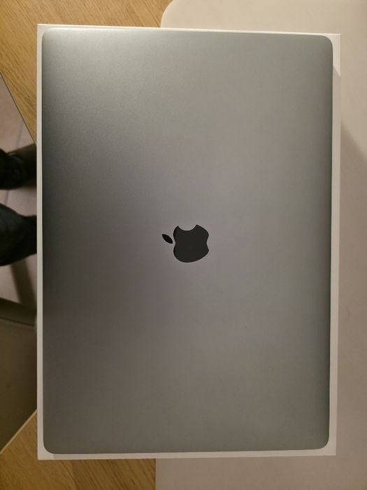 MacBook Pro 15” i7 | 16GB RAM | 1TB SSD | Radeon Pro 560X