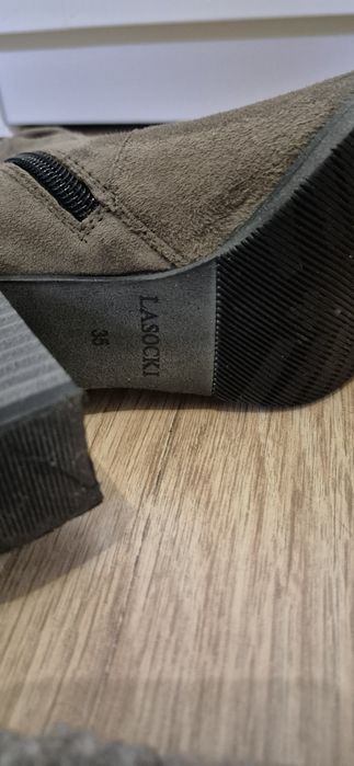 Zamszowe botki Lasocki 35