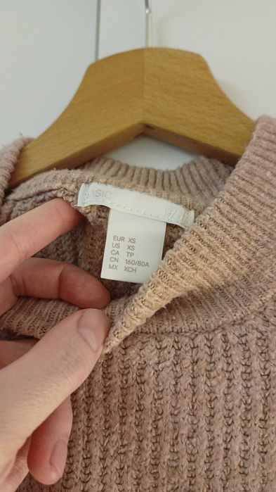 Minimalistyczny beżowy sweterek H&M