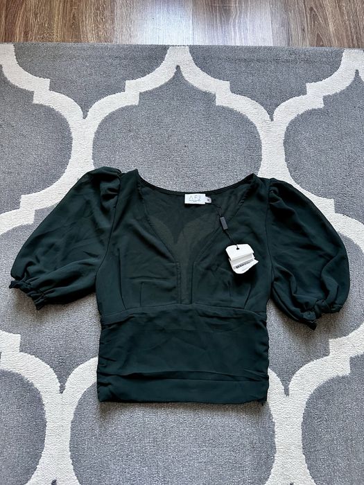 Bluzka Crop top z bufiastymi rękawkami elegancka nowa z metka NA-KD