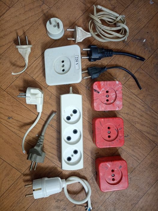 Набор розеток и вилок