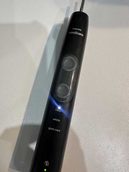 Электрическая звуковая зубная щетка Philips Sonicare