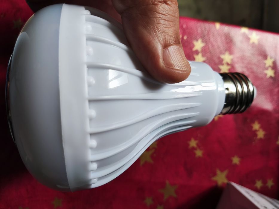 Lâmpada Led RGB com coluna wireless Bluetooth