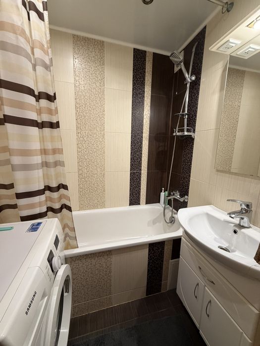 Продам 3-кімнатну квартиру в центрі міста