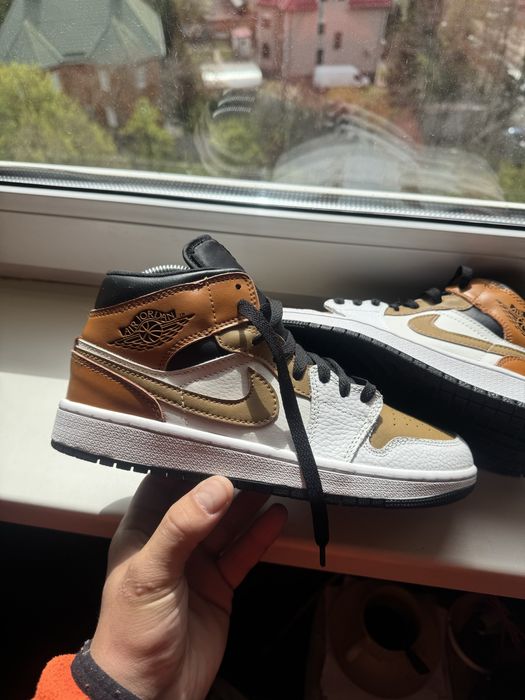 Взуття Nike AIR Jordan 1 Mid