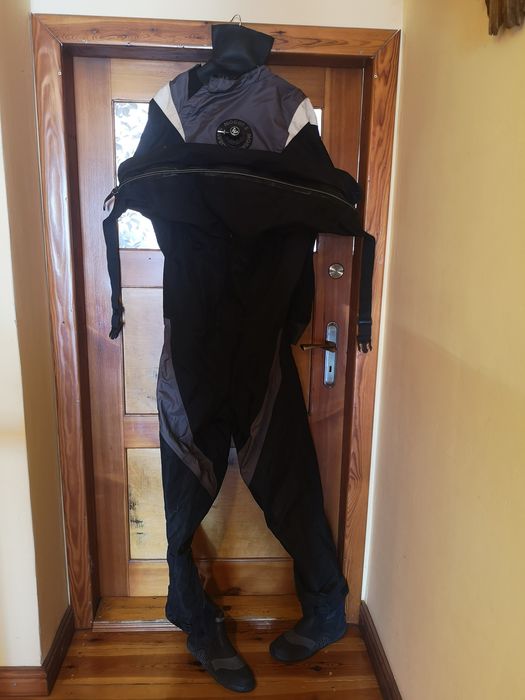 Mobbys suchy skafander