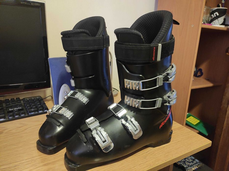 Горнолыжные ботинки Nordica. и лыжи Elan