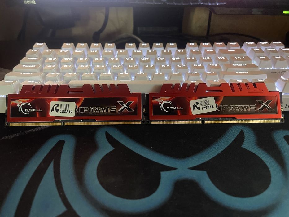 Оперотивна память F3-12800 2 плашки по 4 gb ddr3 -1600 б/у все робить