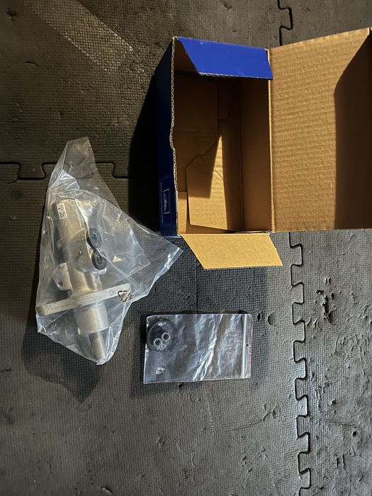 Bomba de travão central golf 5