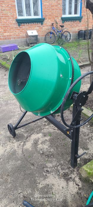 Продам бетонозмішувачь вектор 165л