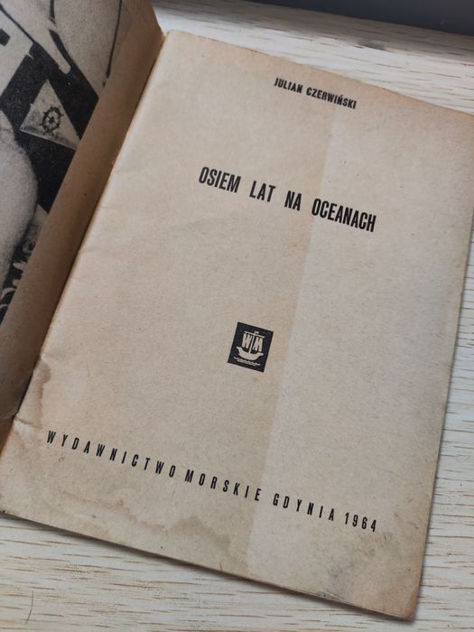 Osiem lat na oceanach - Julian Czerwiński "x