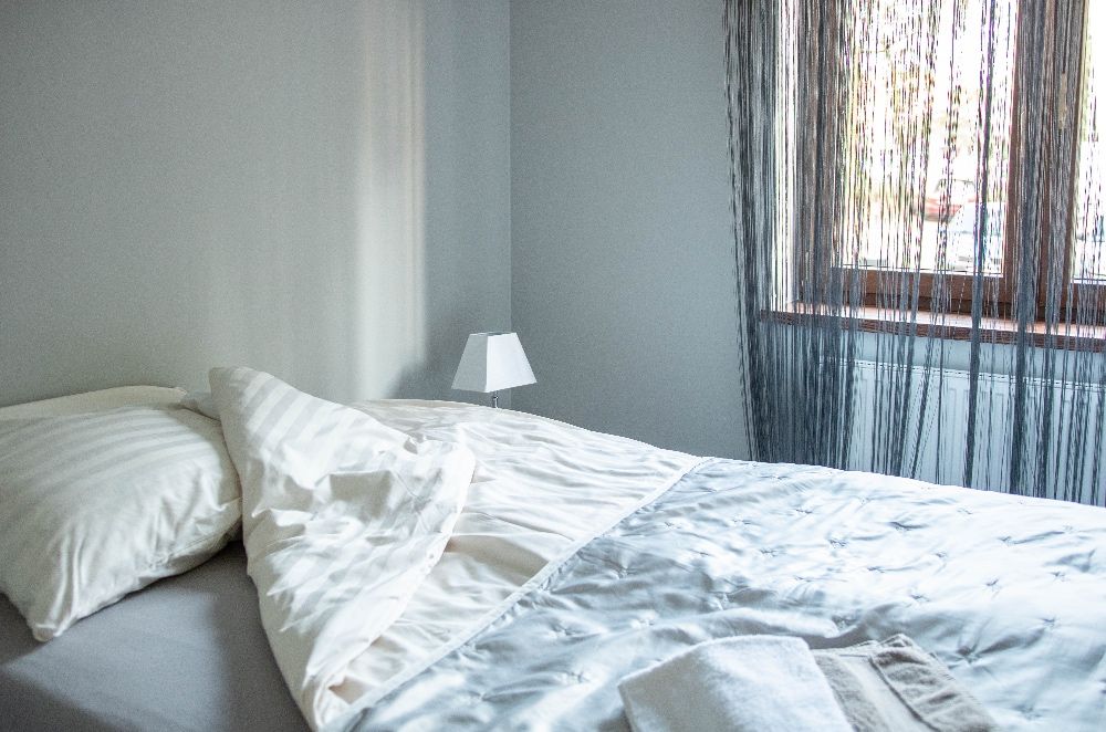 2 sypialnie + salon z aneksem . na doby