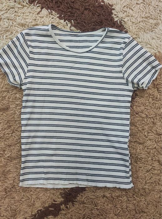 Футболка в чорну полосочку на 10 р.