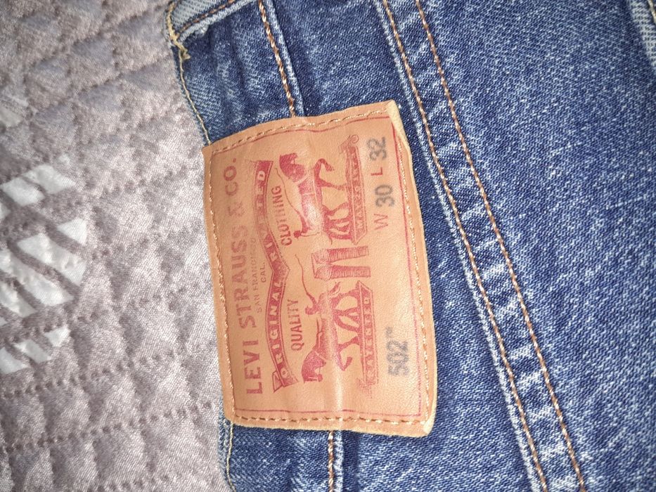 Calças levi's 502 portes grátis