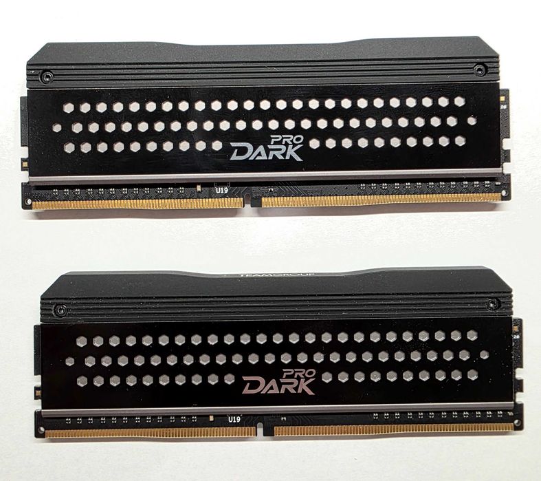 Топова Оперативна пам'ять Team Dark Pro DDR4 3200 16Gb CL14 (2x8Gb) Samsung B-die TDPGD416G3200HC14ADC01