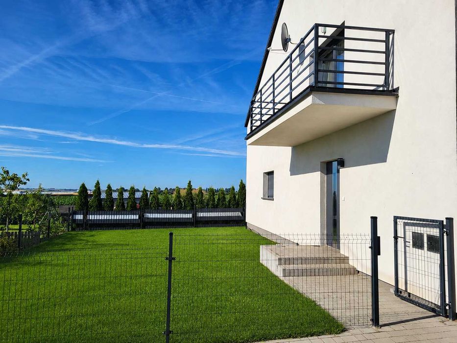 Wynajmę mieszkanie w czworaku, 64m2, swój domek, swój ogrórek. Spokojna okolica. Ulica Górna za SM Gostyń
