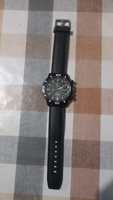 Relógio homem preto e verde ( Portes grátis)