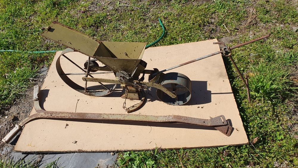 Siewnik ręczny zabytek do warzyw trawy