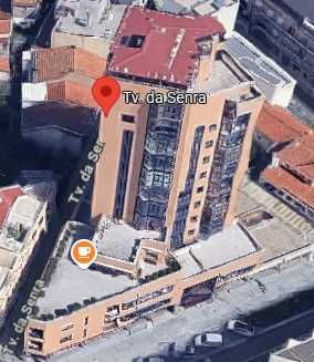 Garagem fechada no centro da cidade