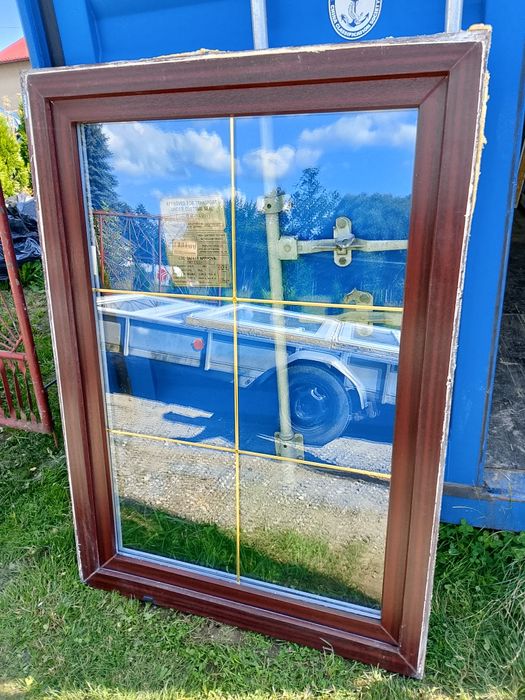 Okno 110x155 rozwierno uchylne plastikowe mahoń