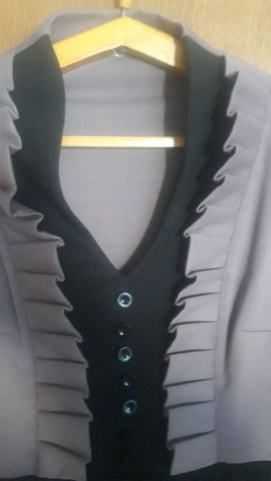 Трикотажное платье 50р  спокойных тонов