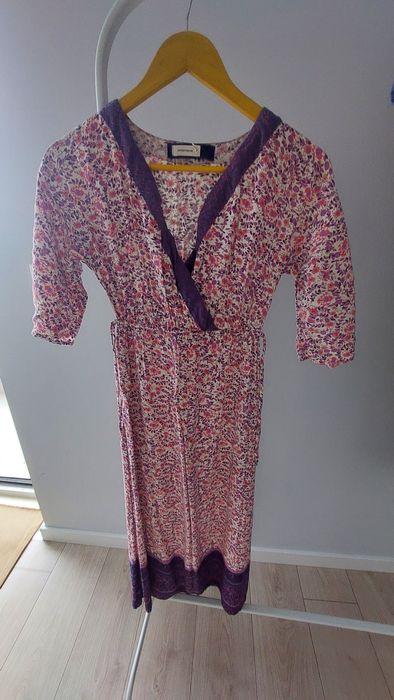 7Peças (3 Blusas e 4 vestidos tamanho M como novos)por 16€.