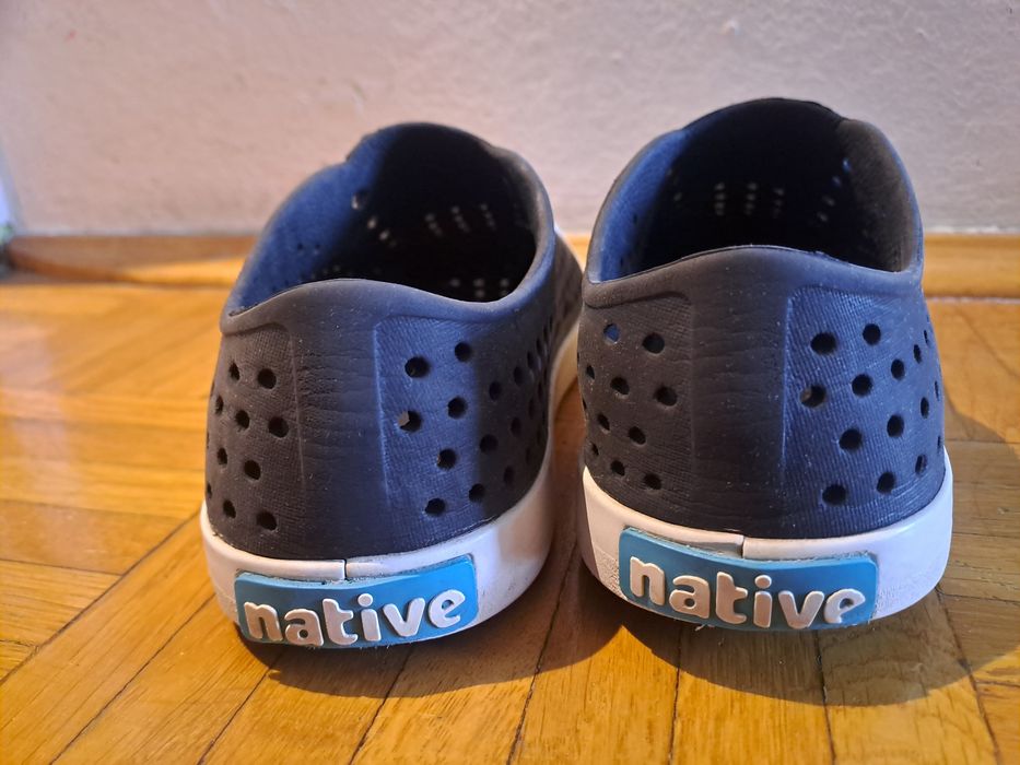 Trampki NATIVE J4