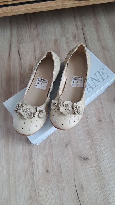 NOWE Ładne eleganckie urocze płaskie buty baleriny beżowe damskie  37