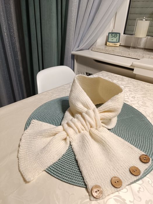 Szalik damski w kolorze kremowym