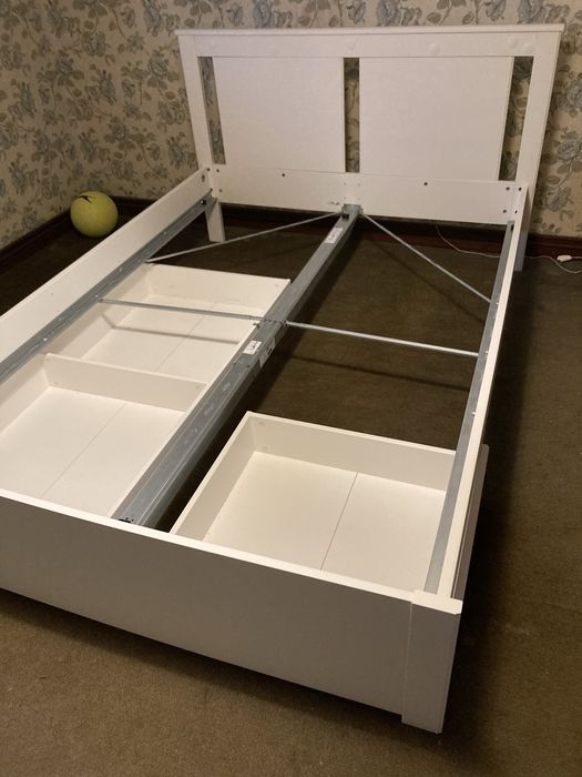 Cama casal Ikea com gavetas